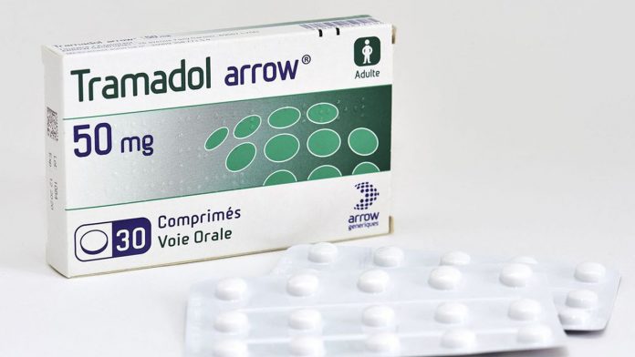 Boite de medicament Tramadol des laboratoires Arrow - Photo by Gouhoury/ANDBZ/ABACAPRESS.COM - medicaments; sante; boite de medicament; medical; medicinal; prescription; plan serre; packshot; Tramadol; laboratoires Arrow; Medecine; Medicament; Medicaments; Sante; Soins; Europe; Europe de l'Ouest; Western Europe; France EU European Union Europe UE Union Europeenne Medicaments Medicament Medicaments Medicament Sante France Frankreich | BRAND20180914_362 France